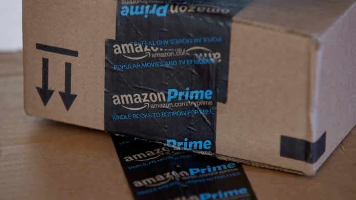 Krabica s tovarom spoločnosti Amazon