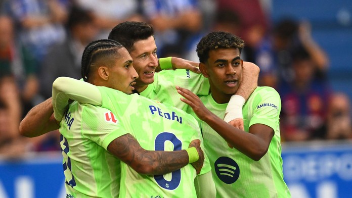 Lewandowski hetrikom režíroval triumf Barcelony. Girona udrela v 99. minúte, jej súper zahodil dve penalty