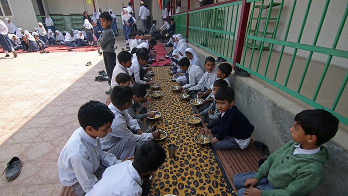 Školský obed v Indii, ilustračná snímka.