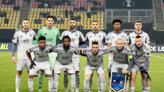 Hráči Slovana pred stretnutím s FK Škendija