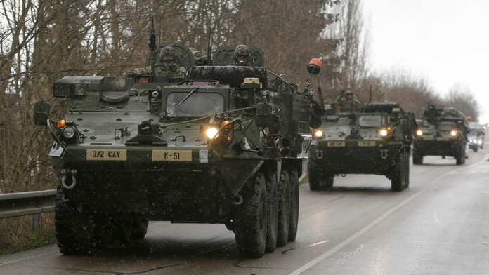 Americkí vojaci počas príchodu konvoja americkej armády do Prahy 30. marca 2015