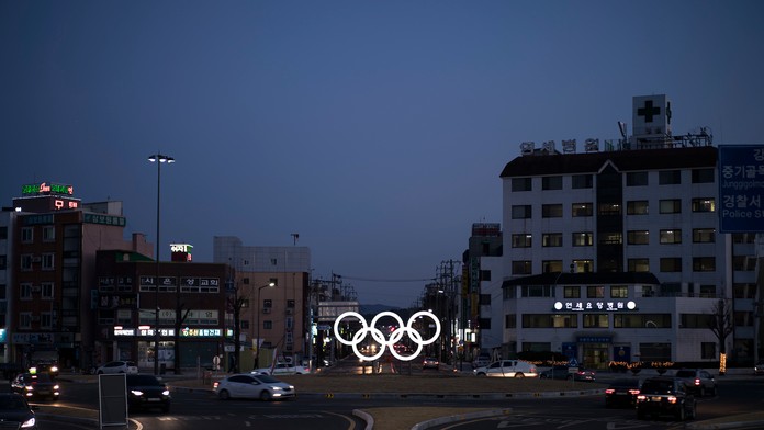 Radosť hráčov Slovana, zľava Simon Després, Patrik Lamper, Nick Ebert a Andrej Šťastný.