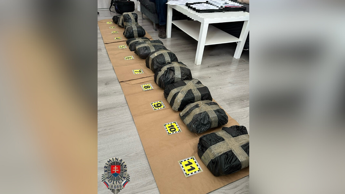 Dvaja Moldavci mali u nás kradnúť navigácie z traktorov. Spôsobili takmer štvrťmiliónovú škodu