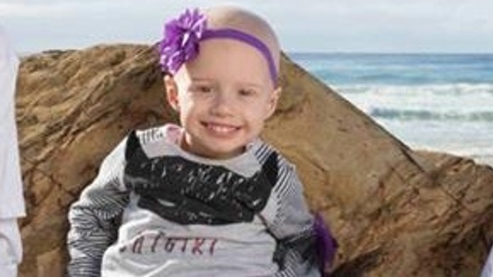 Dievčatku zostali oči pre plač. 