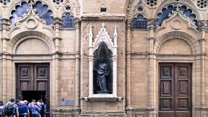 Vstup do kostola Orsanmichele vo Florencii.