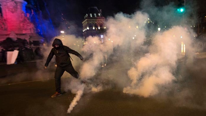 Nepokoje v Paríži.