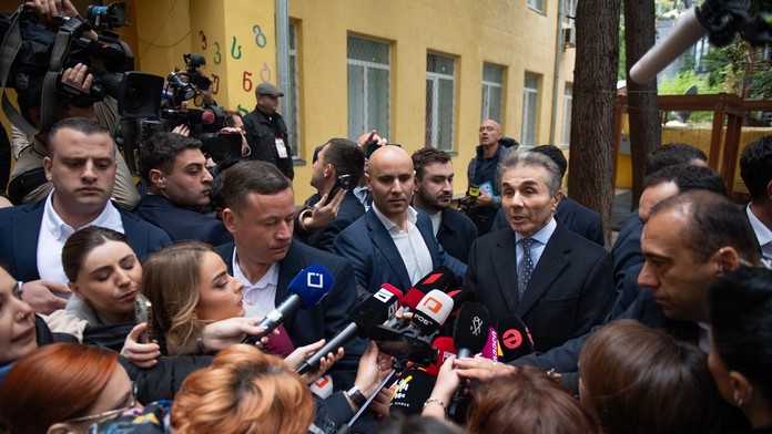 Víťazom volieb v Gruzínsku sa stala proruská strana Gruzínsky sen. Opozícia hovorí o ústavnom puči