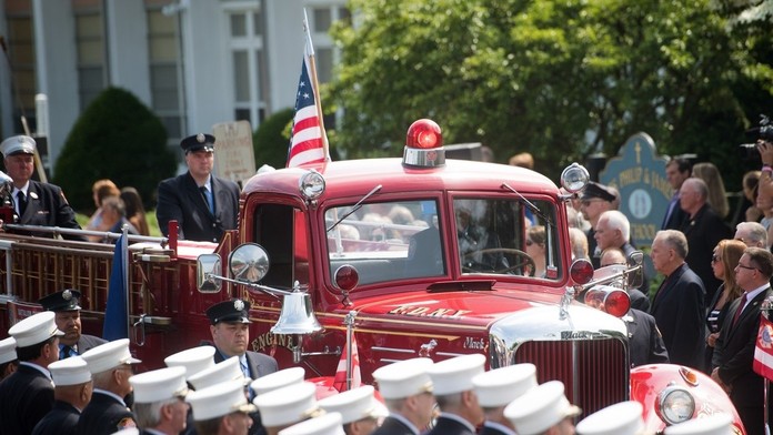 Pohreb hasiča Lawrencea Stacka.