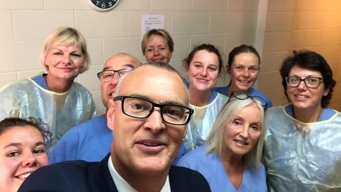 Na snímke sprava minister hospodárstva SR Richard Sulík a prezident spoločnosti Kia Motors Slovakia Kyong-Jae Lee 