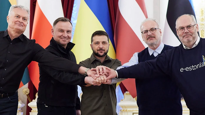 Návšteva štyroch prezidentov v Kyjeve: Duda nazval vojnu na Ukrajine terorizmom, Zelenskyj kritizoval Macrona