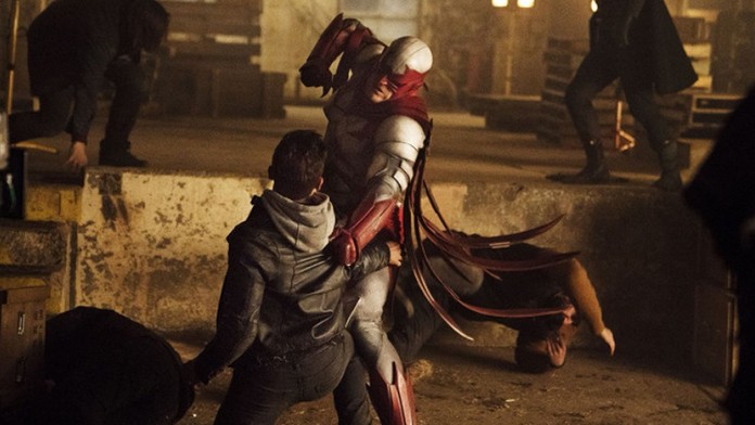 Fotografia amputovanej nohy na balíčku s tabakom