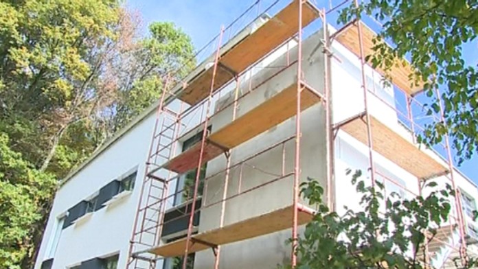 Na stavbe zahynul robotník