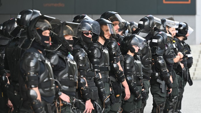 Rizikové zápasy sa sprísnia. Prezidentka podpísala novelu zákona