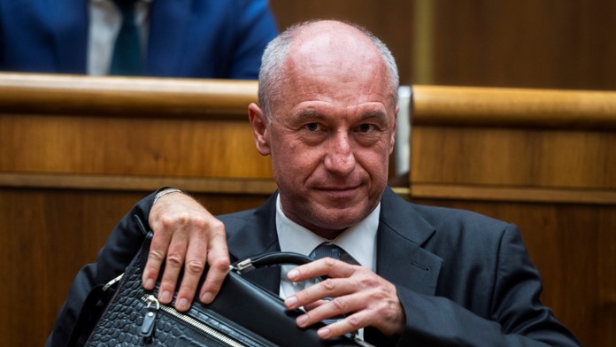 Na východe vzniknú stovky pracovných miest. Investor o lokalite ešte rozhodne, uvádza Hirman