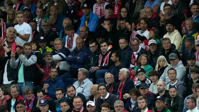 Fanúšikovia na tribúnach.