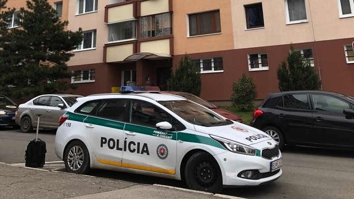 Po streľbe z automobilu v meste Macerata zostalo niekoľko zranených.