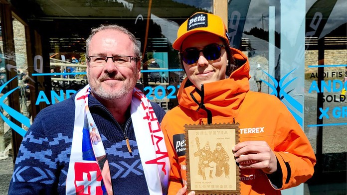 Top lyžiarky dostali darčeky od slovenských drevárov. Jeden sa ušiel aj Vlhovej