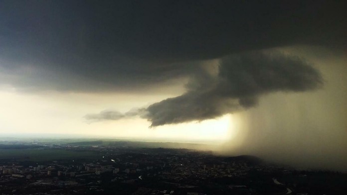 Takto prichádzala búrka v Nitre.