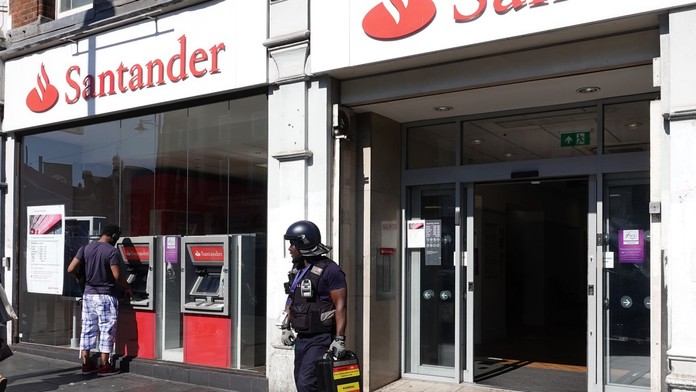 Najjednoduchšia krádež storočia. Muž sa predstavil ako strážnik a odniesol si 177-tisíc eur