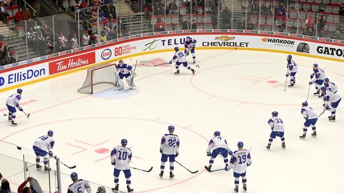 Rozkorčuľovanie slovenskej reprezentácie pred duelom proti Fínsku na MS do 20 rokov.