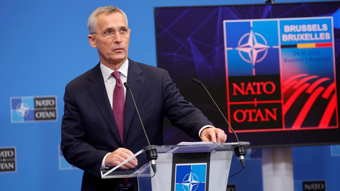 Sme v rozhodujúce fáze vojny, tvrdí šéf NATO. Nemci chcú dať Ukrajine bojové tanky až o rok