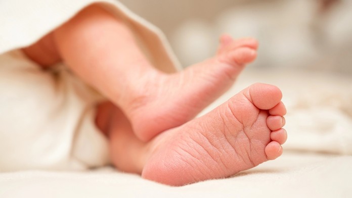 Prvé bábätká roka 2026: Lukáško a Riško sa narodili minútu po polnoci, v Trenčíne pri pôrode asistovala prababka