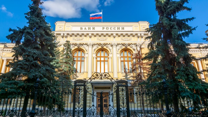 Voľný pád rubľa pokračuje. Ruská centrálna banka pristúpila k radikálnemu kroku