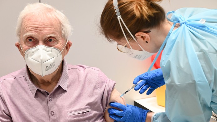 Na účte má milióny, no ona obeduje mačacie konzervy. Milionárka odmieta prekročiť svoje vreckové