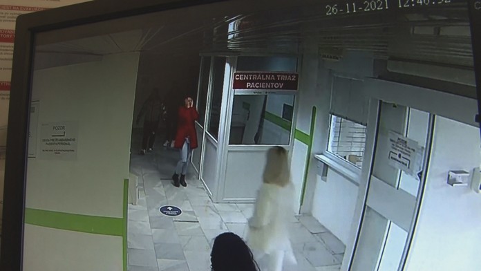 Boli hluční, kopali do dverí, vyhrážali sa personálu ublížením na zdraví.