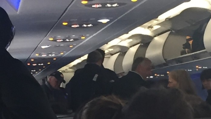 Muža museli vykázať. 