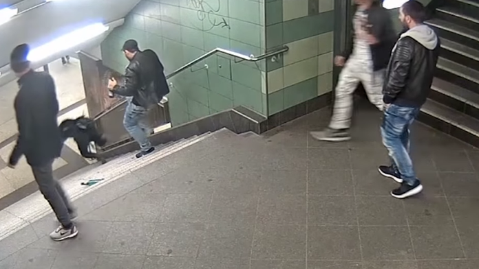 Video svojou brutálnosťou šokovalo svet.