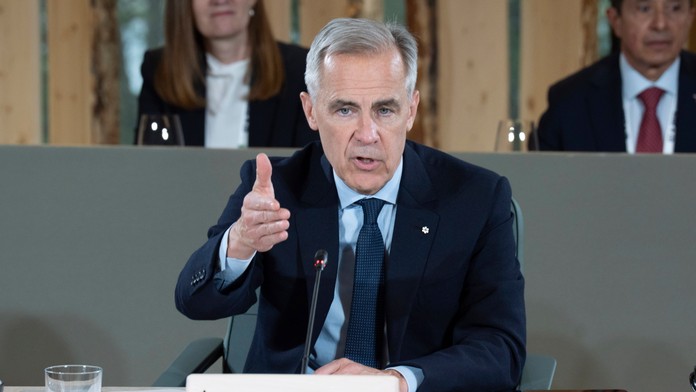 Kanadský premiér Mark Carney rozpráva počas summitu šéfov štátov a vlád krajín skupiny G7 v kanadskom meste Kananaskis.