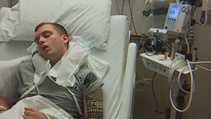 Dobili ho 15 muži len preto, že slúži ako vojak