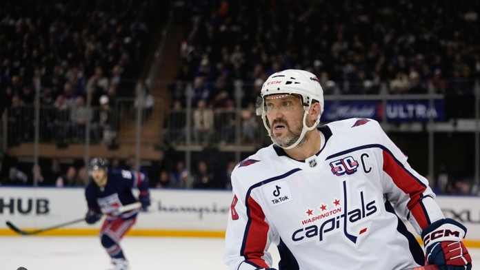 Kapitán Washingtonu Capitals Alex Ovečkin počas zápasu zámorskej NHL New York Rangers - Washington Capitals.