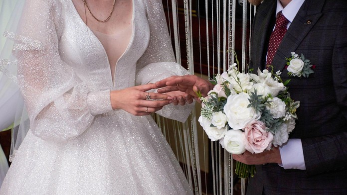 Mal to byť najkrajší deň v živote, skončil sa tragicky. Ženícha na svadbe zabila jeho švagriná