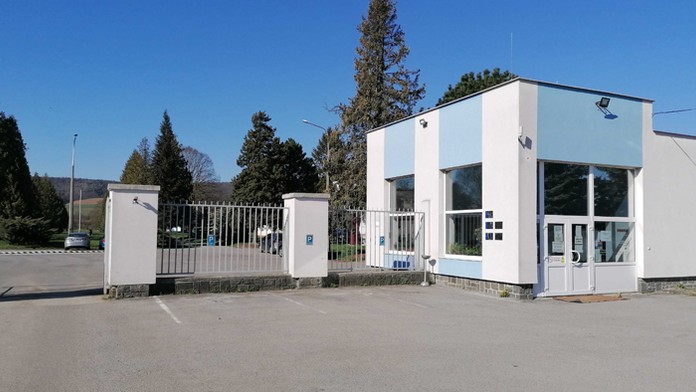 Rusi si odviezli 600 dávok vakcíny Sputnik z Imuny v Šarišských Michaľanoch.