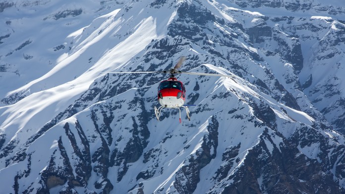 Pri Mount Evereste sa zrútil vrtuľník so šiestimi ľuďmi na palube, všetci zahynuli