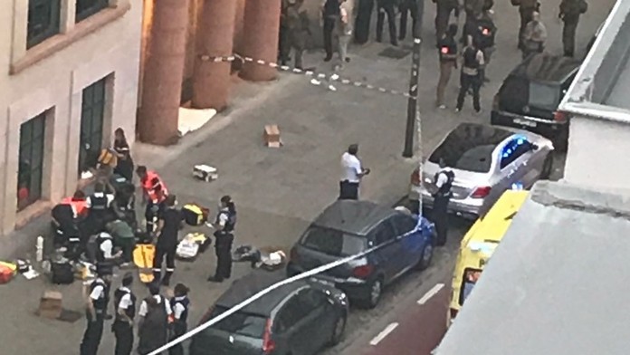 Zásah polície na mieste útoku.