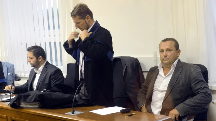 Na snímke obžalovaní Patrik Pachinger (vpravo) a Dávid Brtva (vľavo) - archívna snímka (2014)