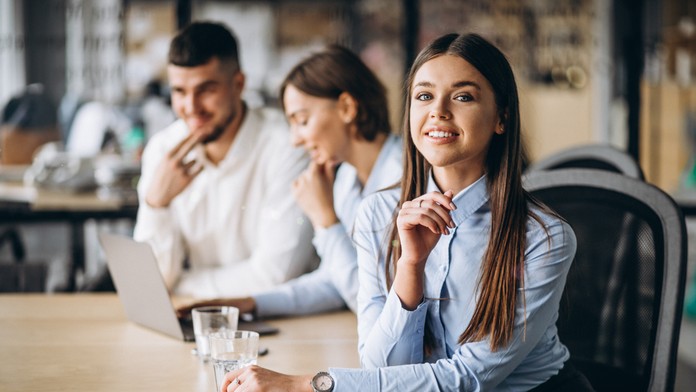 Pracujte menej, zarábajte rovnako? Náš sused štartuje veľký experiment, ktorý môže spôsobiť revolúciu v práci