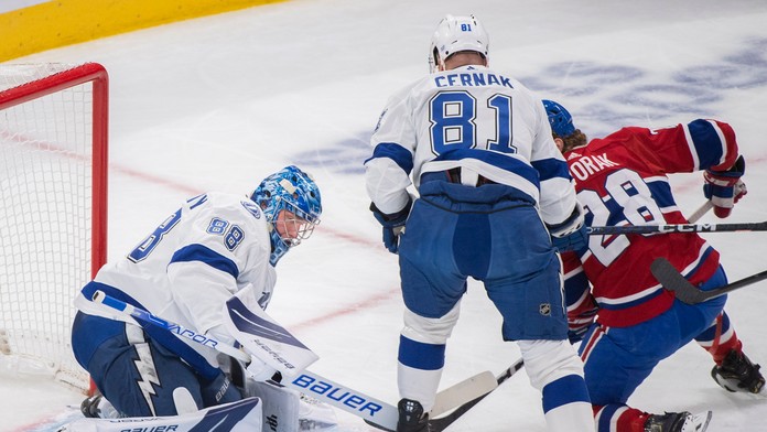 Erik Černák v akcii proti Montrealu Canadiens.