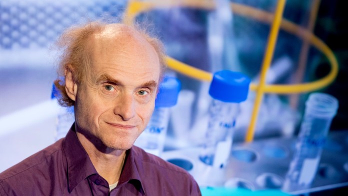 Český vedec Flegr, ktorý šíril katastrofické scenáre, otočil. Teraz hovorí o konci covidu