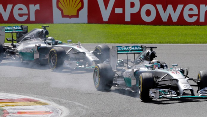 Incident Hamiltona a Rosberga na VC Belgicka.