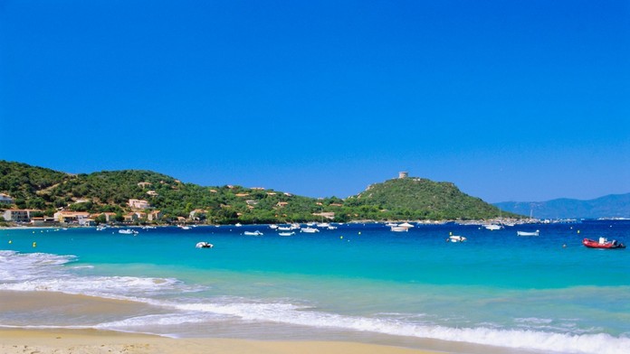 Na slnečnej Korzike zabíjala búrka. Medzi obeťami je aj 13-ročné dovolenkujúce dievča