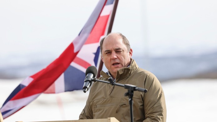 Putin môže vyhlásiť novú svetovú vojnu v najbližších dňoch, prehlásil britský minister obrany