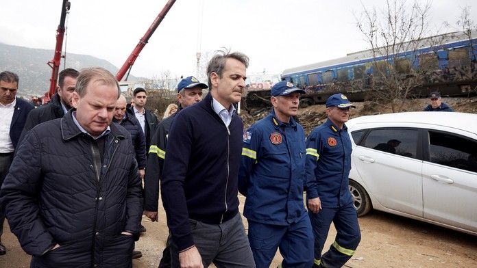 Grécky premiér požiadal rodiny obetí vlakovej nehody o odpustenie