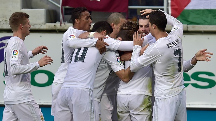 Hráči sa Realu Madrid sa tešia z výhry nad Eibarom v La Lige.