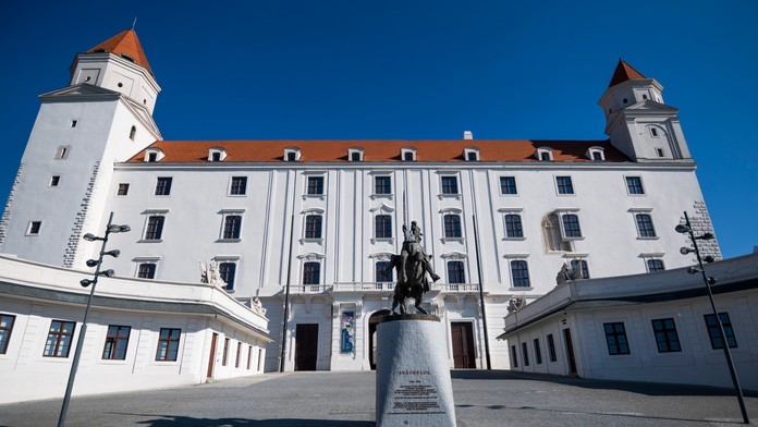 Špeciálne osvetlia Bratislavský hrad. Kľúčovú udalosť histórie pripomenie aj dominanta hlavného mesta
