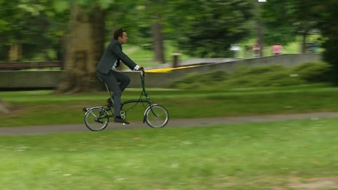 Bicykel, skladačka, kravaťáci.