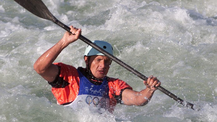 Na archívnej snímke kajakár Peter Nagy počas kvalifikačnej jazdy K1 na olympiáde v Sydney (19. septembra 2000).